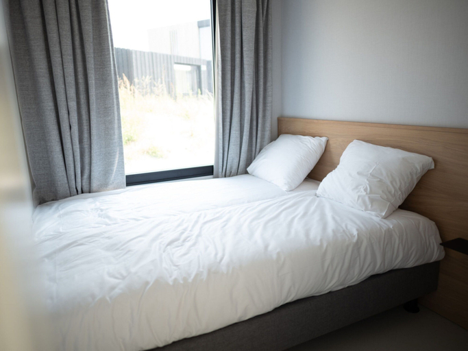 Room 4, Modified, Modern Lodge Near the Beach, Zandvoort