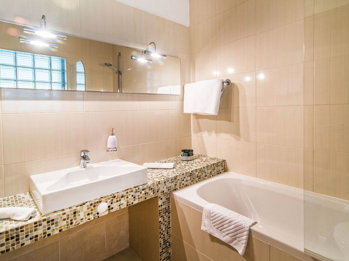 Bathroom 3, Magnificent Villa in Supetar With Swimming Pool, Supetar
