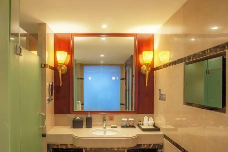 Bathroom 4, Glory Charm Hotel, Fangchenggang