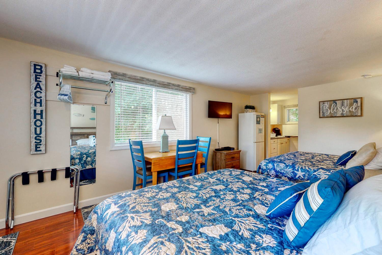Bedroom 2, The Holiday House Condominiums, York