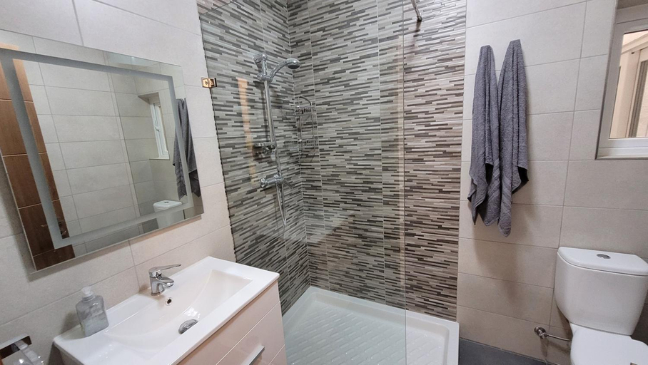 Bathroom 1, Lovely Apartment with Side Sea View, Saint Paul's Bay