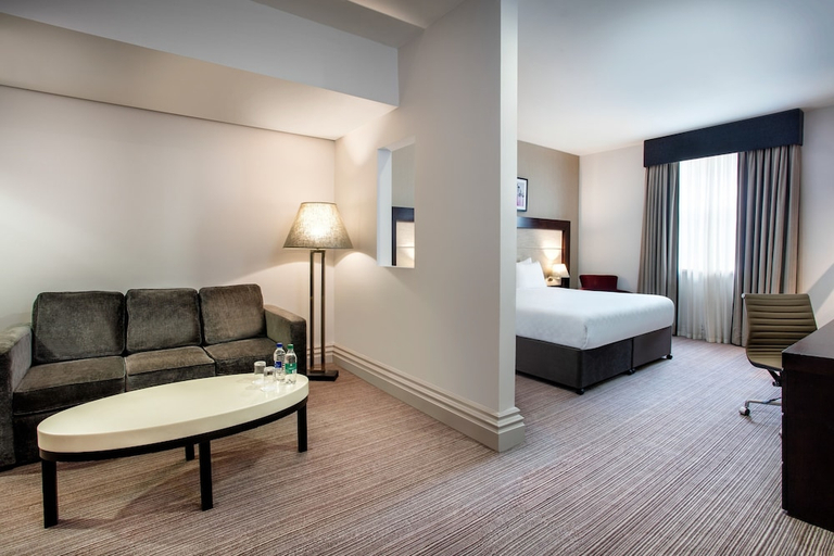 Bedroom 2, Leonardo Hotel Cardiff, Cardiff