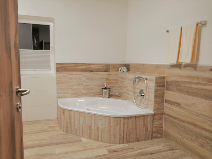 Bathroom 2, Hotel Mauernbock, Grieskirchen