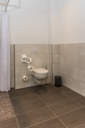 Bathroom 13