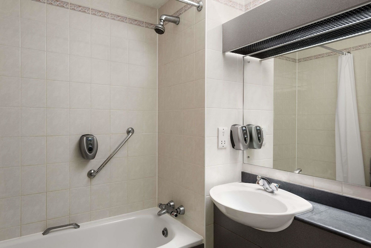 Bathroom 4, Super 8 by Wyndham Chester East, Cheshire West and Chester