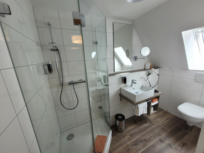 Bathroom 3, Hotel zum ehem. konigl. Bayr. Forsthaus, Tirschenreuth