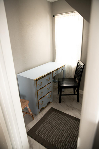 Others 5, Charming French Studio Apartment, Albany