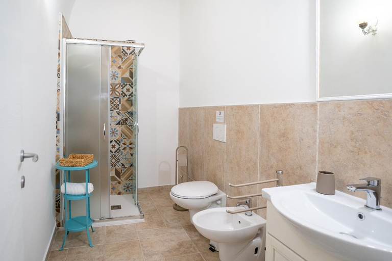 Bathroom 3, Corte Pietrantica - Charming Rooms & Suites, Bari