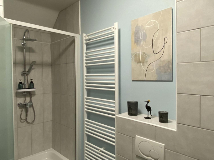 Bathroom 11