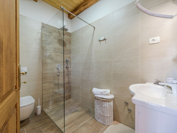 Bathroom 4, Villa in Sukosan With Pool Near the Sea, Sukošan