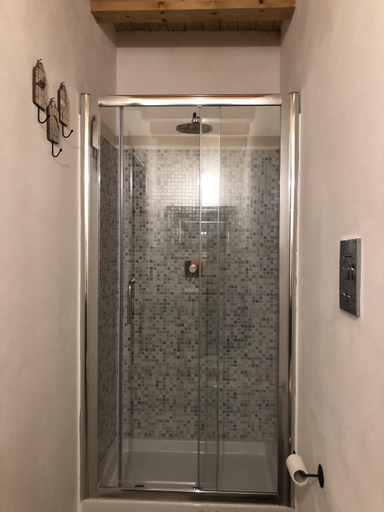 Bathroom 3, Verso Est, Palermo