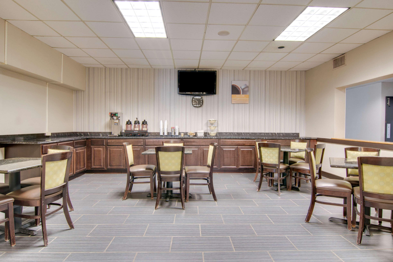 Food & Drinks 5, Motel 6 Clarion, PA, Clarion