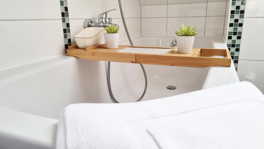 Bathroom 2, FischerFlats 100qm Klima Loggia 24h checkin 5 Pers, Braunschweig