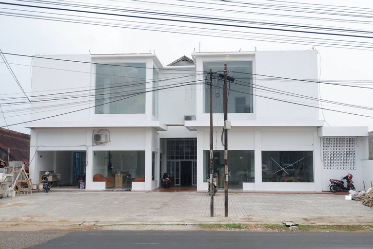 Exterior 6