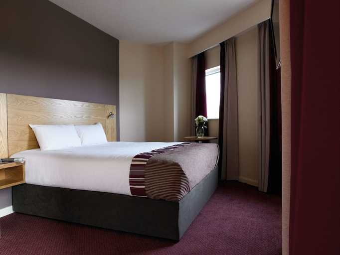 Bedroom 2, Leonardo Hotel Derby, Derby