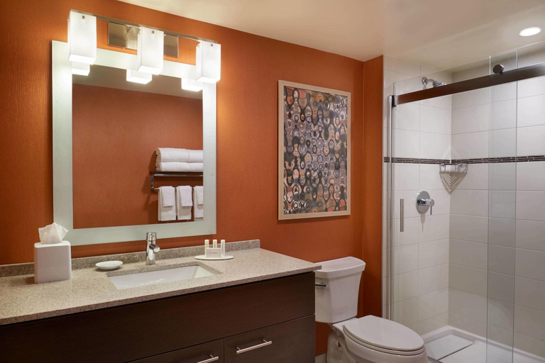 Bathroom, TownePlace Suites by Marriott Windsor, Essex