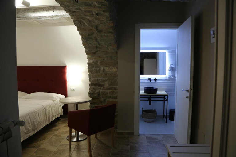Others 5, Montis, Campobasso