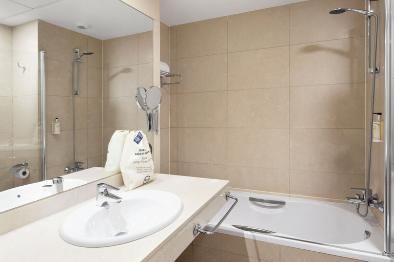 Bathroom 3, B&B Hotel Logroño Las Cañas, Navarra