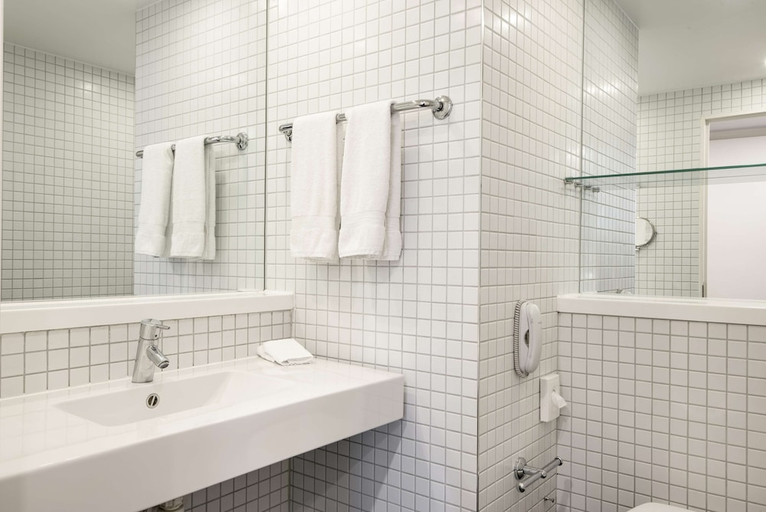 Bathroom 3, RADISSON BLU BIRMINGHAM, Birmingham
