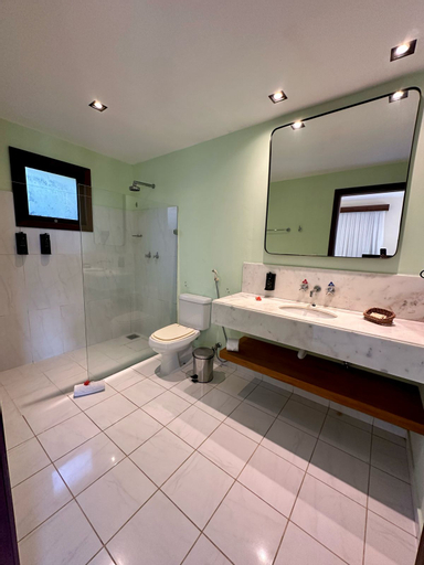 Bathroom 12