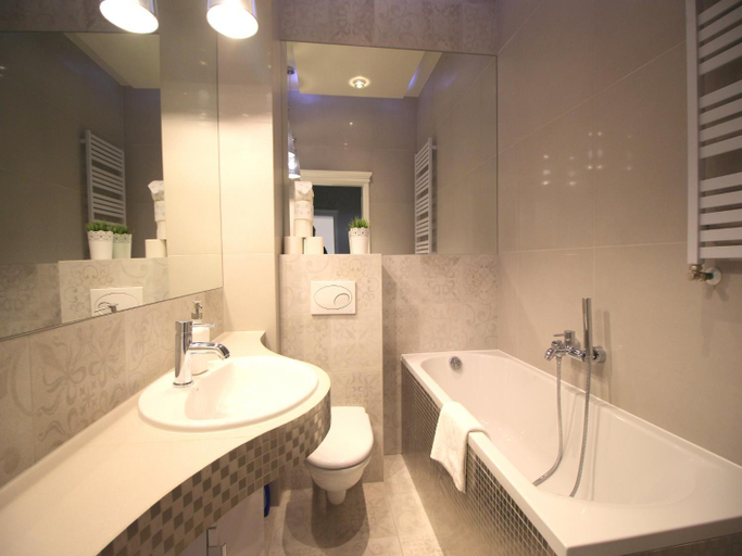 Bathroom 3, Happy ESTATE Apartments - Rynek, Środa Śląska