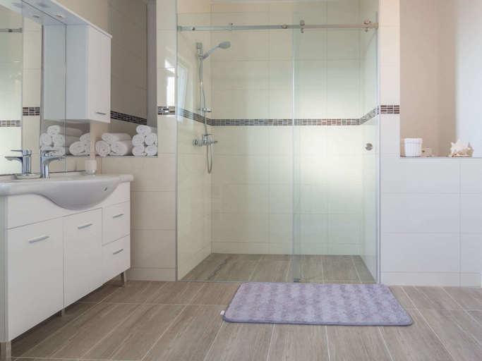 Bathroom 4, Beautiful Villa in Lisicic With Private Pool, Benkovac