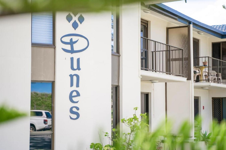Beachfront Styled 2 BR Apt w Pool at Buddina, Caloundra - Kawana