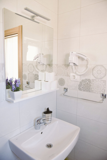 Bathroom 3, Mica Medjugorje, Herzegovina-Neretva