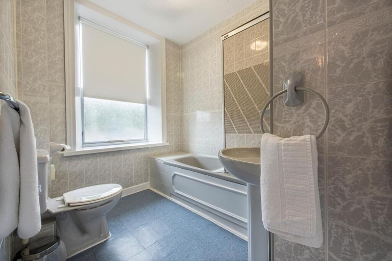 Bathroom 5, The Imperial Crown Hotel, Calderdale