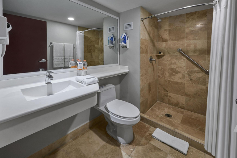 Bathroom, City Express Monterrey Santa Catarina, Santa Catarina
