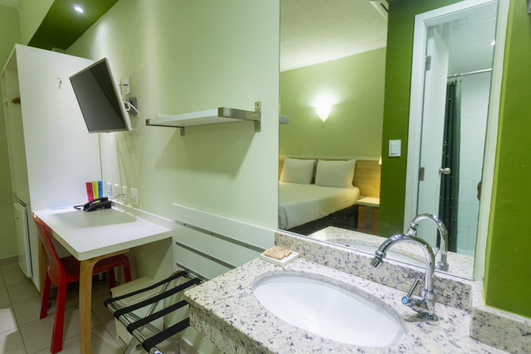 Bathroom 4, Ibis Styles Manaus, Maués