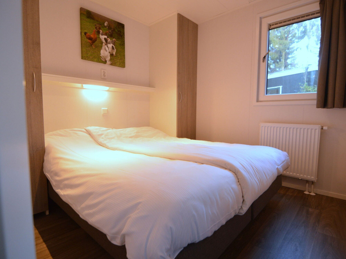 Bedroom 4, Cosy Chalet w/ Garden Patio, Vorden