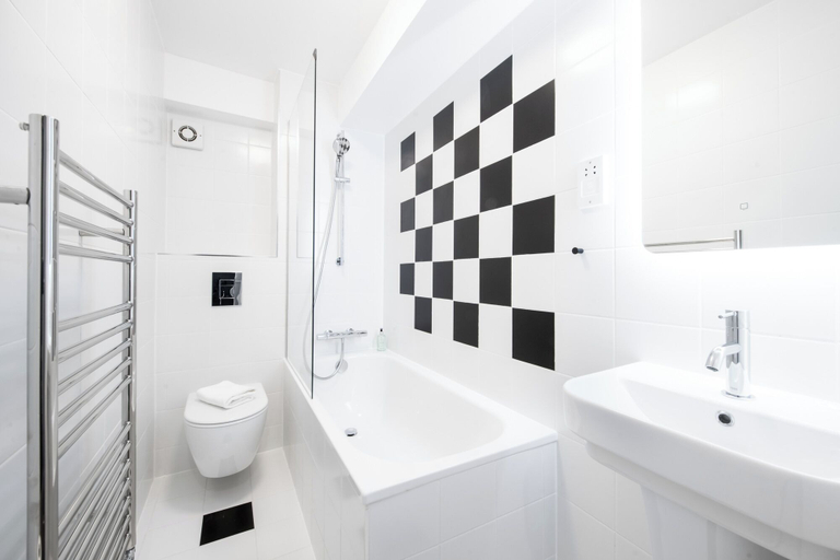 Bathroom 3, Americana Hotel, London
