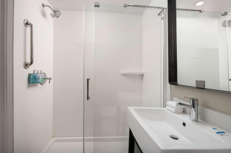 Bathroom 15