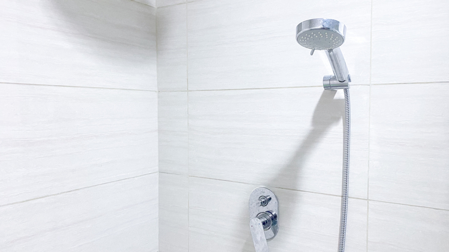 Bathroom 5, Fancy and Comfortable 1BR at Ciputra International Apartment By Travelio, Jakarta Barat