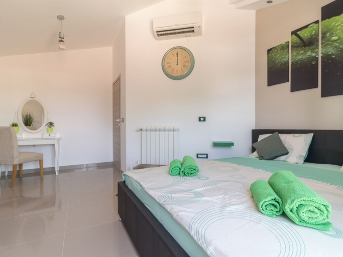 Bedroom 3, Villa in Pula With Pool Near Roman Arena, Ližnjan
