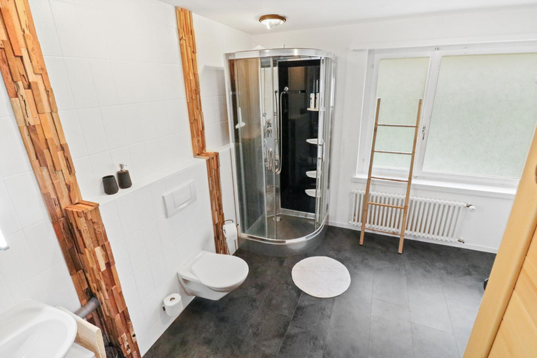 Bathroom 2, Appartement confortable avec un sauna, Leuk