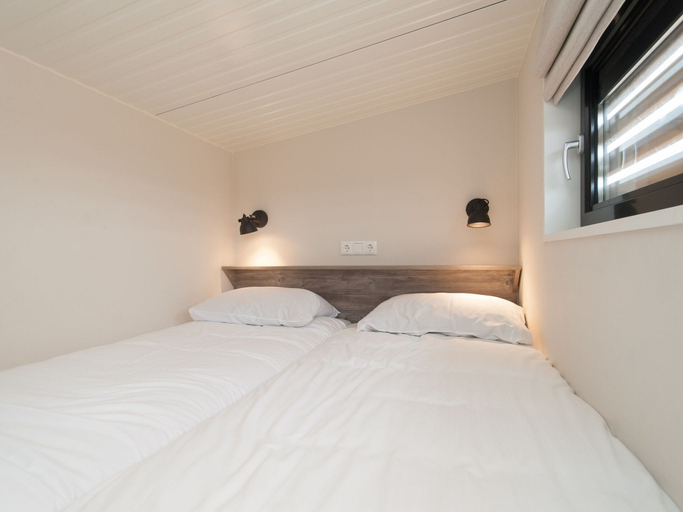 Bedroom 5, Great Lodge with Microwave Oven near Beach, Ameland
