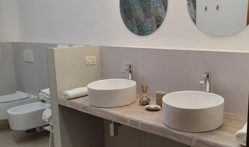 Bathroom 4, Sotto il Portico Home, Vicenza