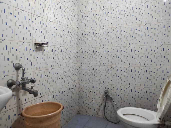 Bathroom 3, Hotel Manikanta, Kamrup