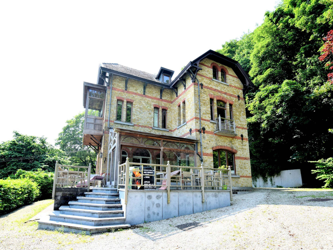 A beautiful Art Nouveau house with an enormous garden., Hainaut