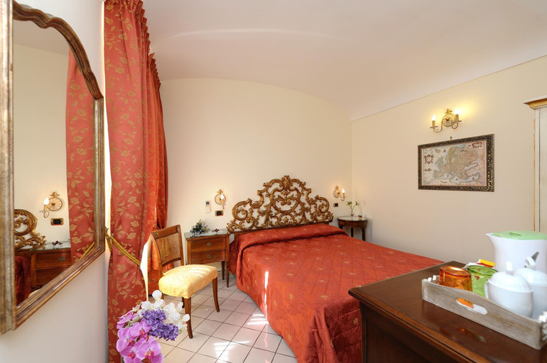 Others 3, Amalfi Old Square room & apartments , 73 steps from the street, Salerno