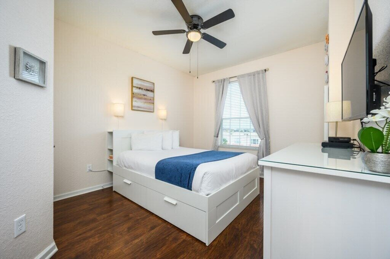 Bedroom 4, Beautiful Modern Condo, Near the Parks! 3021, Orange