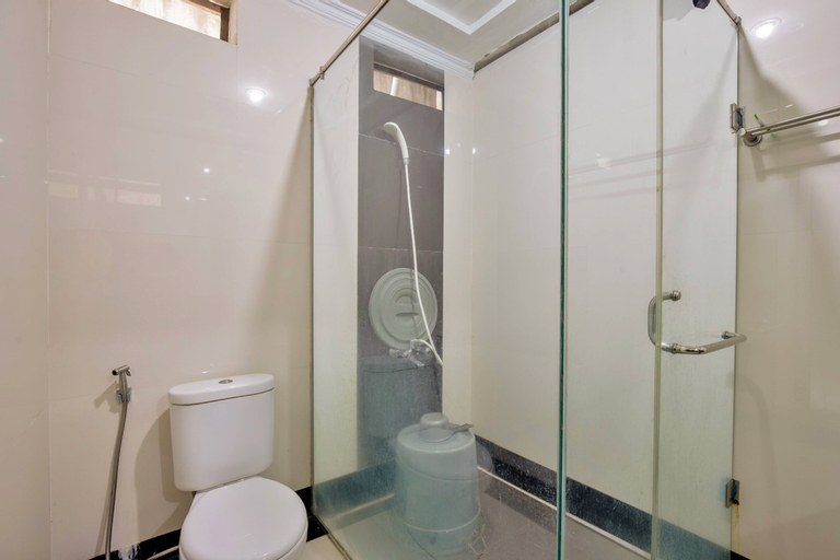 Bathroom 10