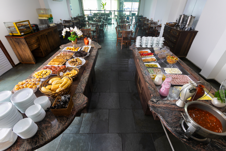 Food & Drinks