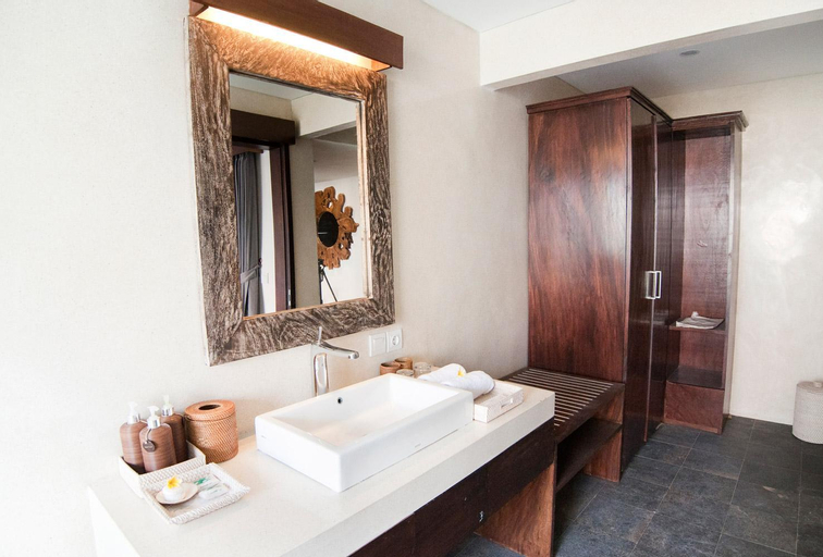 Bathroom 11