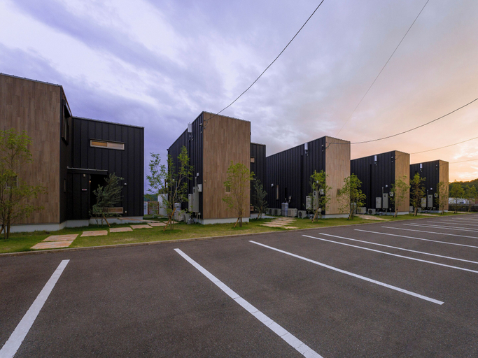 Exterior & Views 7