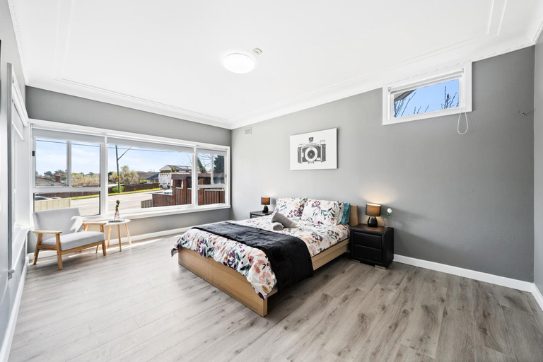 Bedroom 2, New 2 Bedroom House 500m to Mall with Free Parking, Bankstown - North-East