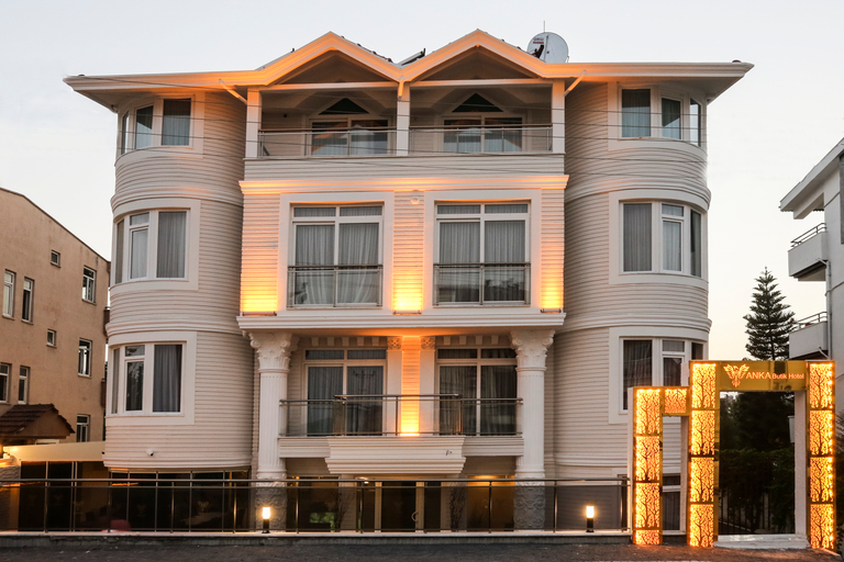 Exterior & Views