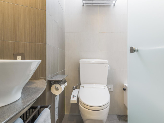 Bathroom 12
